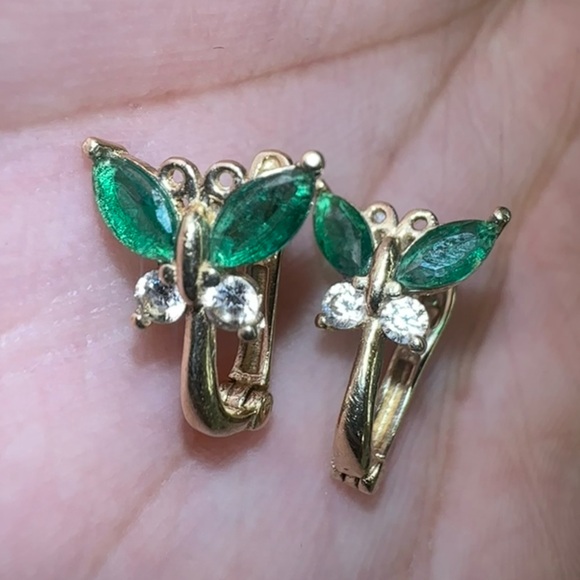 Beautiful green 14K Gold Butterfly earrings. - Picture 2 of 6